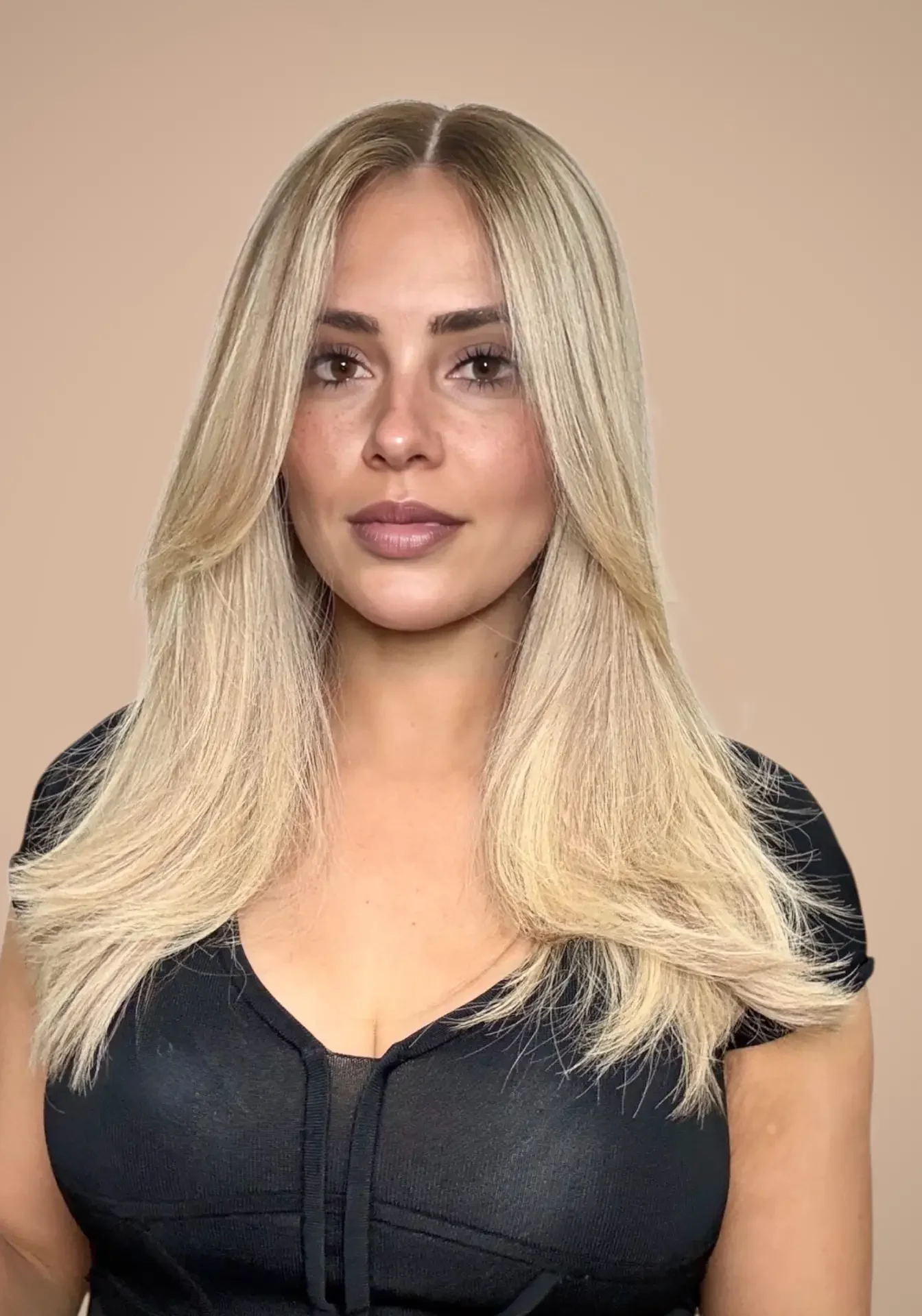 picture of creamy beige champagne blonde lacetop wig